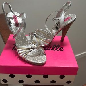 Betseyville Silver Valentin heels